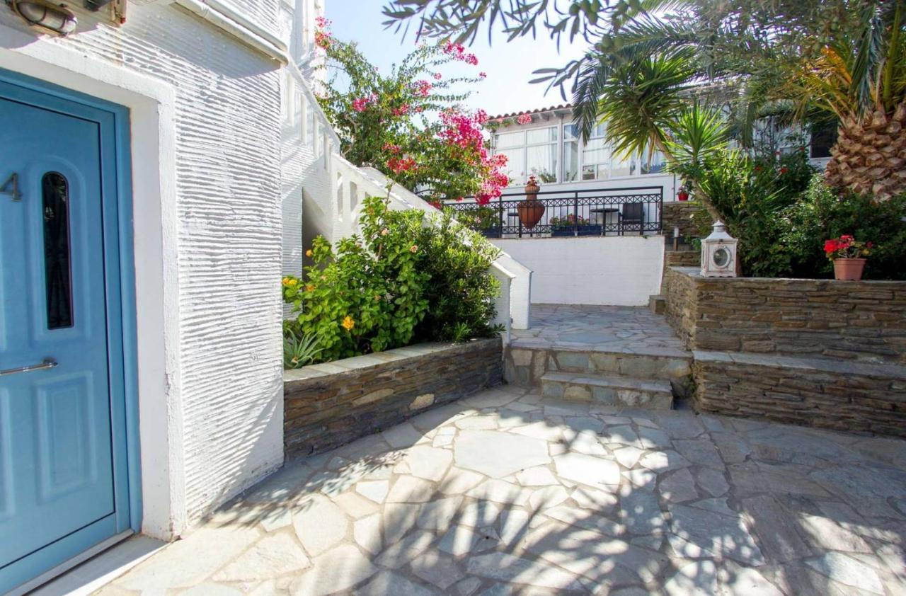 Nicolas Ormos  Exterior photo